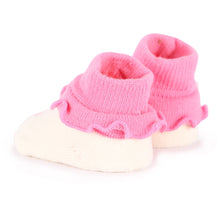 Load image into Gallery viewer, Juicy Couture Leopard Print Cap and Logo Baby Shoes Set
